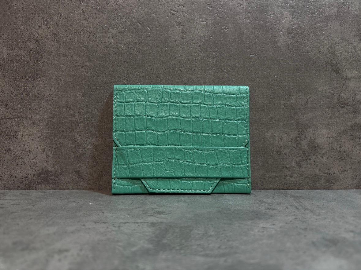 small wallet【クロコ型押し/ライトグリーン】1枚目の画像